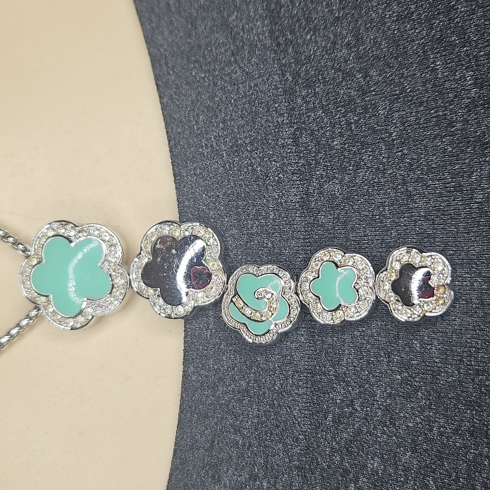 Modern Silver and Green Geometric Necklace - Picture 2 of 8